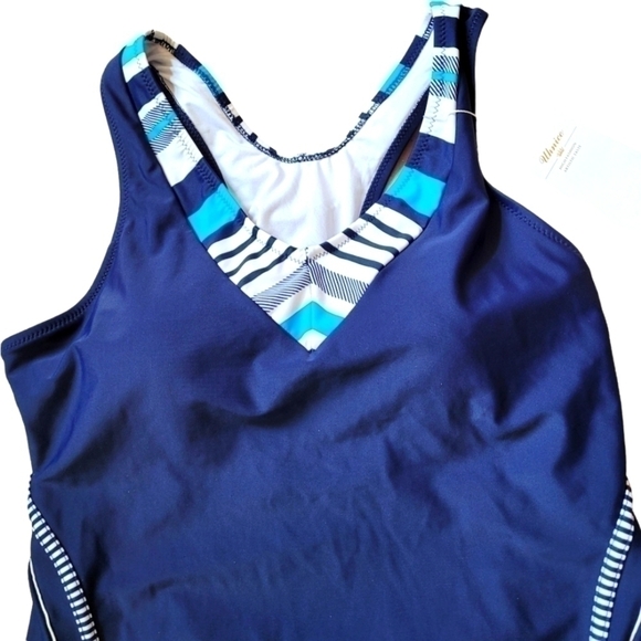 Women's One Piece Razor-back Swimsuit Size 14 - Picture 2 of 6